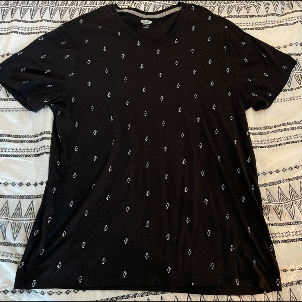 Old Navy Men’s t-shirt with penguins